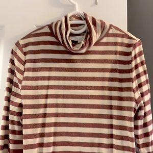 Loft L Turtleneck NWT